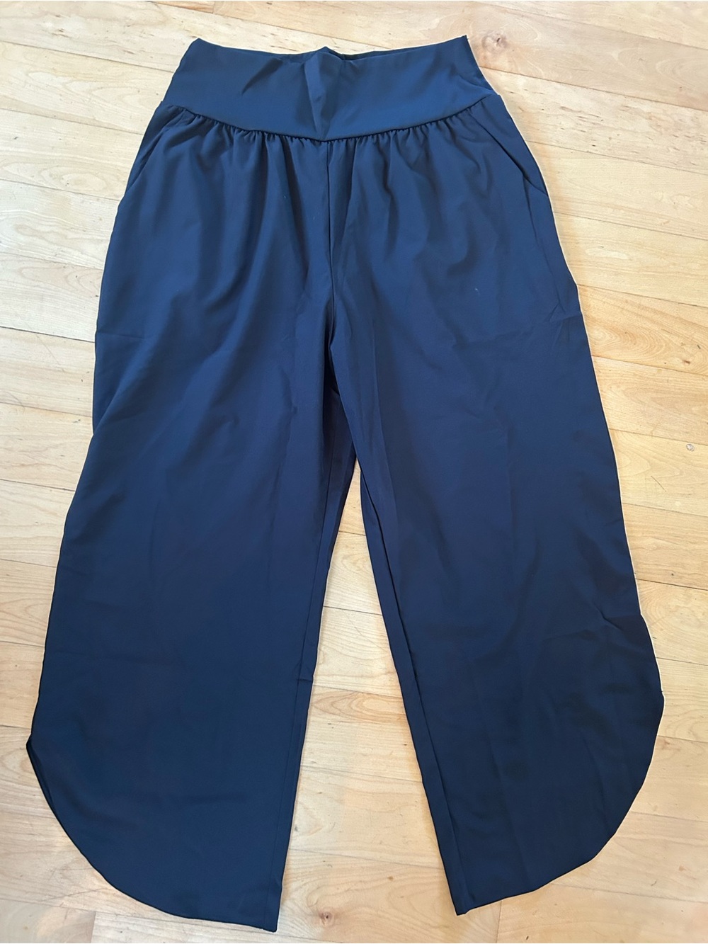 HALARA Black Wide-Leg Pull-On Pants